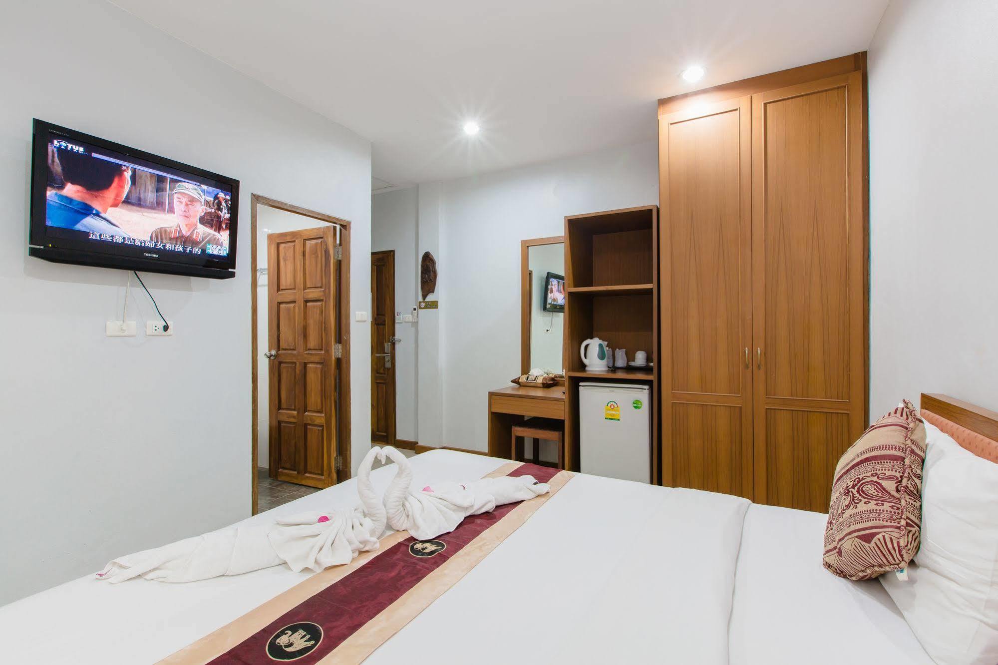 Hip Yaya Residences Patong Экстерьер фото